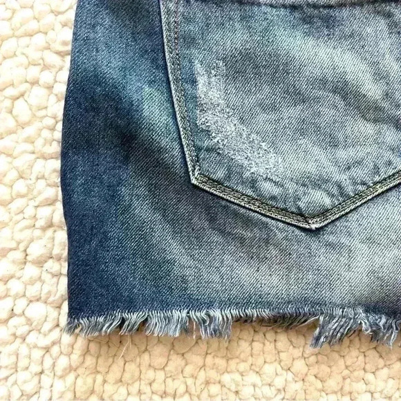 KanCan Mid Rise Cotton/Rayon Super Distressed Faded Mom Jean Shorts Size 7/27 - Picture 10 of 15